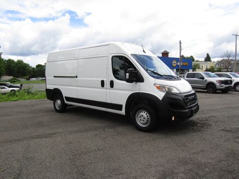 Used 2026 RAM ProMaster 2500 w/ Convenience Group FWD image 32