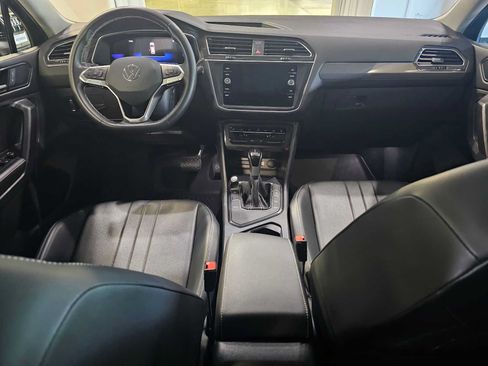 Used 2023 Volkswagen Tiguan SE w/ Panoramic Sunroof Package FWD image 18