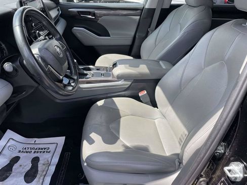 Used 2021 Toyota Highlander Limited FWD image 13