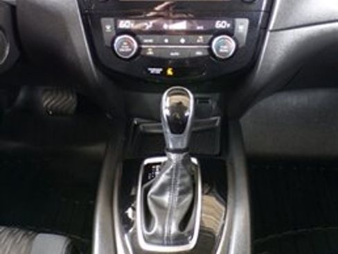 Used 2020 Nissan Rogue SV AWD/4WD image 30
