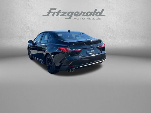 Used 2026 Toyota Camry SE FWD image 5