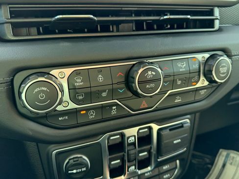 New 2025 Jeep Gladiator Mojave w/ Convenience Group image 21