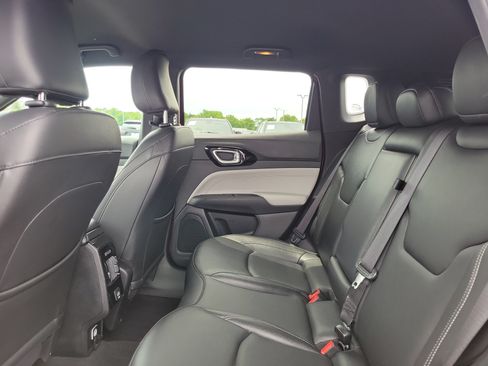 Used 2025 Jeep Compass Limited AWD/4WD image 11