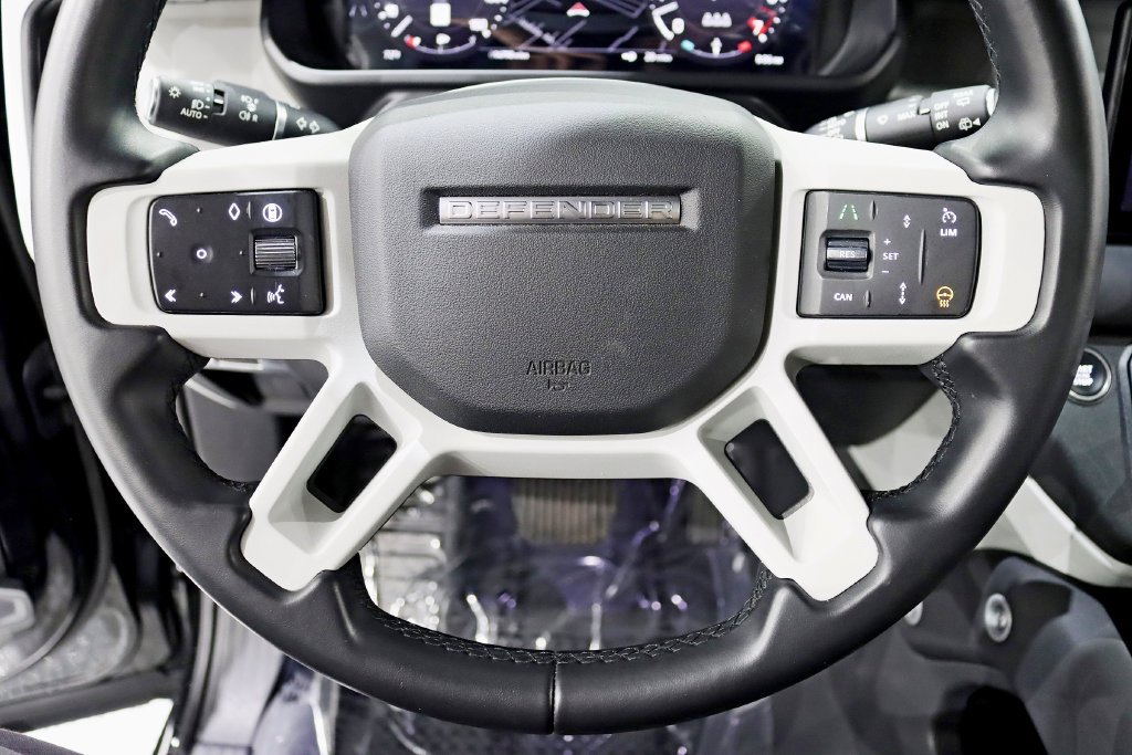 Used 2024 Land Rover Defender 110 SE AWD/4WD image 15
