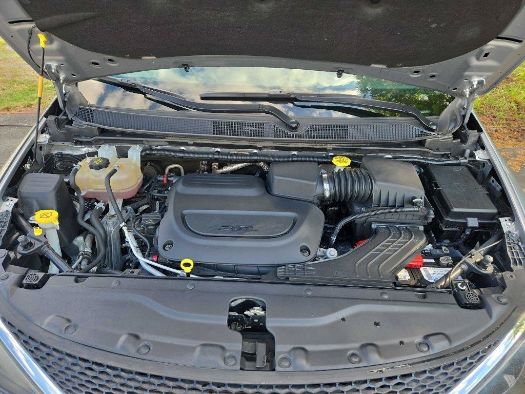 Used 2020 Chrysler Voyager Lxi FWD image 30
