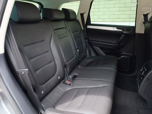 Used 2017 Volkswagen Touareg Sport AWD/4WD image 24