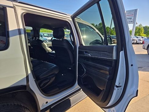 Used 2024 Jeep Wagoneer Series II w/ Flexible Seating Group AWD/4WD image 79