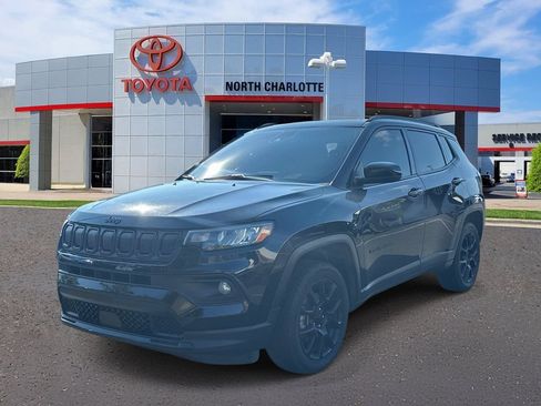 Used 2022 Jeep Compass Latitude w/ Sun and Sound Group AWD/4WD image 5