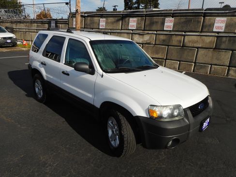 Used 2005 Ford Escape 4WD Hybrid image 5