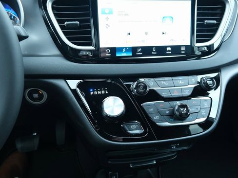 New 2026 Chrysler Voyager LX image 20