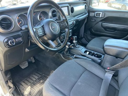 Used 2022 Jeep Gladiator Sport AWD/4WD image 6
