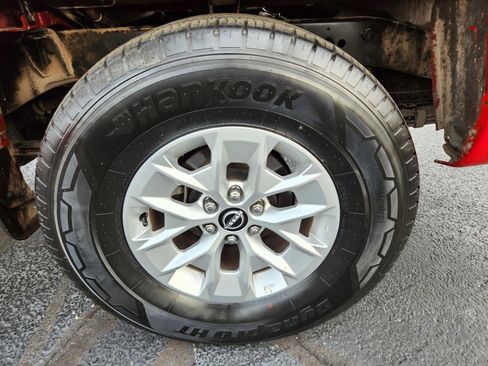 Used 2024 Nissan Frontier SV image 41