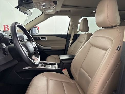 Used 2021 Ford Explorer XLT w/ Equipment Group 202A image 11