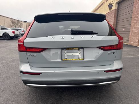 Used 2025 Volvo V60 B5 Cross Country Plus image 23