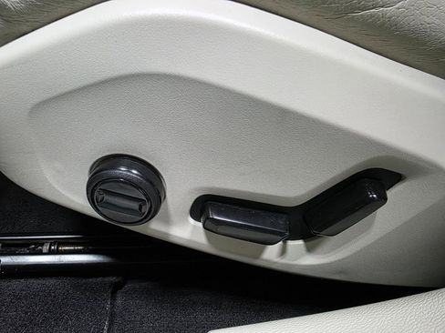 Used 2021 Volvo S60 T5 Momentum w/ Premium Package image 17