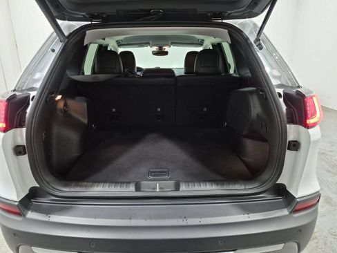 Used 2019 Jeep Cherokee Limited FWD image 20