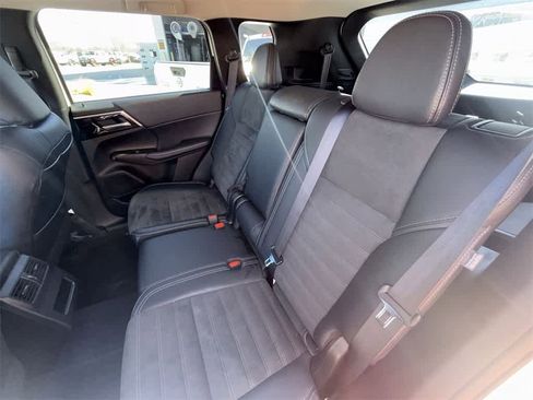 Used 2024 Mitsubishi Outlander SE image 10