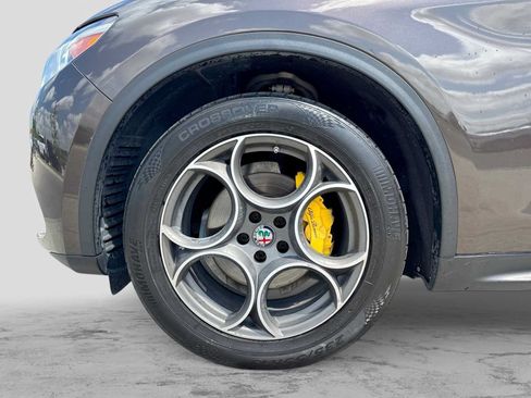Used 2018 Alfa Romeo Stelvio Sport w/ Quick Order Package 22J Sport AWD/4WD image 13