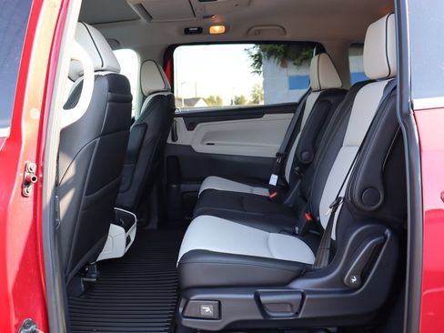 Certified 2026 Honda Odyssey Elite image 11