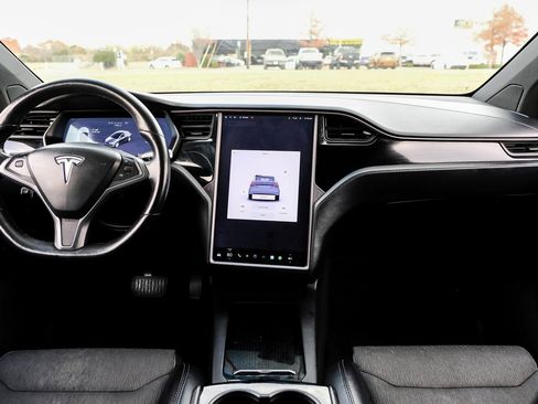 Used 2018 Tesla Model X 75D image 16