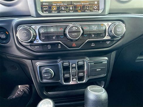 Used 2022 Jeep Gladiator Willys image 17