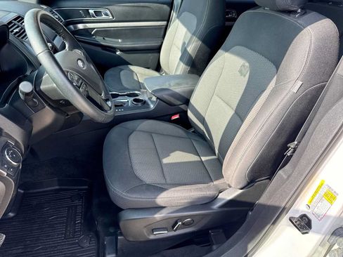 Used 2018 Ford Explorer XLT w/ XLT Technology Feature Bundle FWD image 15