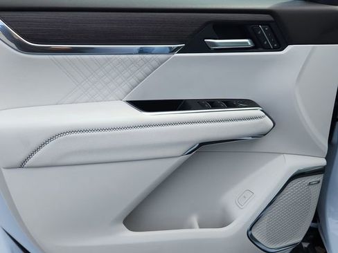 New 2026 GMC Acadia Denali w/ Super Cruise Package image 9