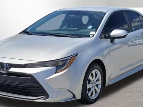 Used 2024 Toyota Corolla LE FWD image 2
