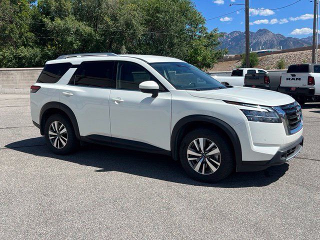 Used 2024 Nissan Pathfinder SL AWD/4WD image 10