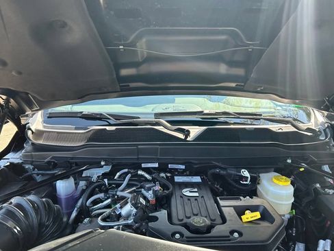 New 2026 RAM 2500 Laramie AWD/4WD image 10