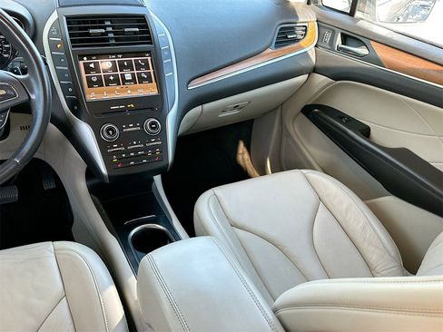 Used 2017 Lincoln MKC Select w/ Select Plus Package image 21