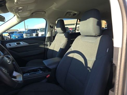 Used 2025 Ford Explorer Active AWD/4WD image 13