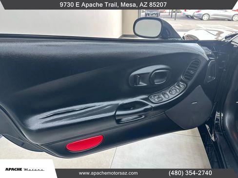 Used 2004 Chevrolet Corvette Convertible w/ Preferred Equipment Group image 10