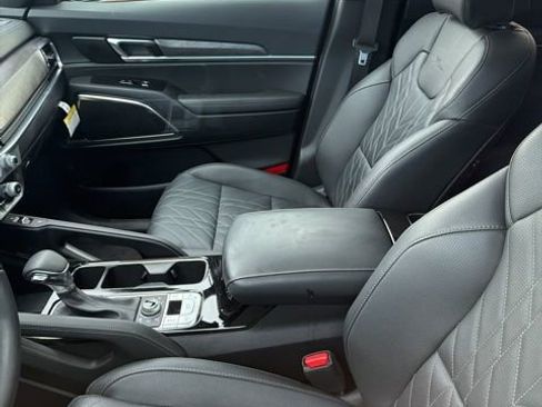 Used 2025 Kia Telluride SX X-Line image 3