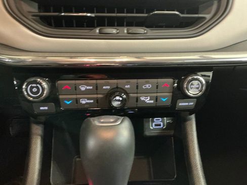 Certified 2022 Jeep Compass Limited image 18