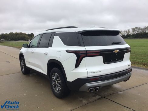 Used 2025 Chevrolet Traverse LT image 8