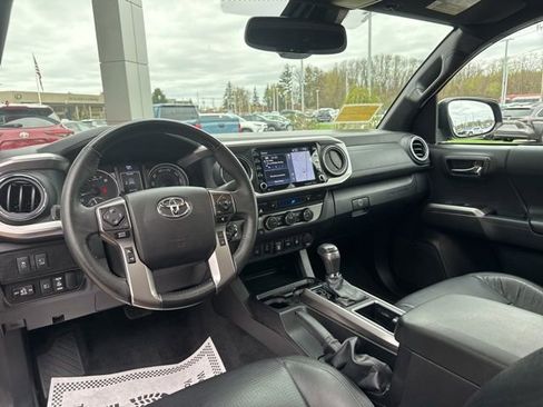 Used 2022 Toyota Tacoma Limited image 29