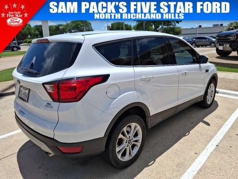 Used 2019 Ford Escape SE FWD image 3