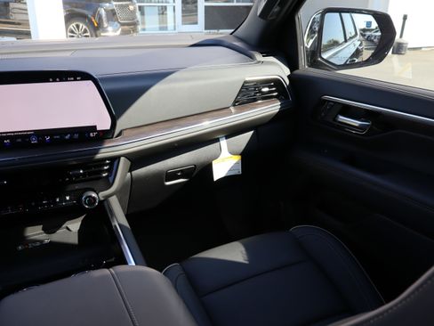 Used 2025 Chevrolet Tahoe Premier AWD/4WD image 15
