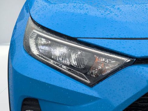 Used 2019 Toyota RAV4 XLE Premium w/ Cold Weather Package AWD/4WD image 9