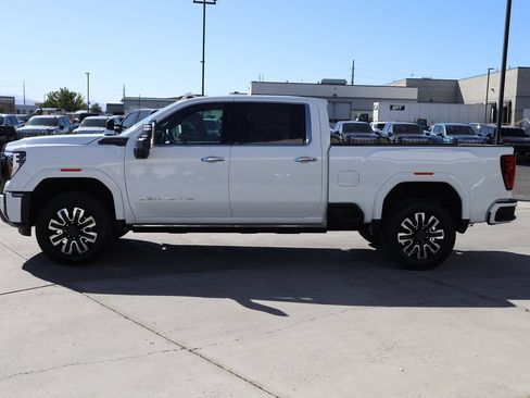 New 2026 GMC Sierra 3500 Denali Ultimate AWD/4WD image 3
