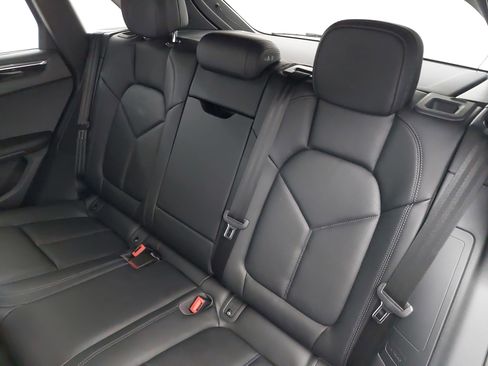 Certified 2026 Porsche Macan AWD/4WD image 16