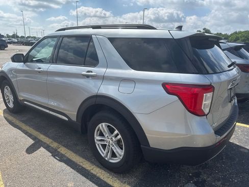 Used 2023 Ford Explorer XLT w/ Equipment Group 202A AWD/4WD image 18