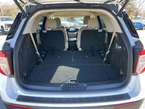 Used 2022 Ford Explorer XLT image 39