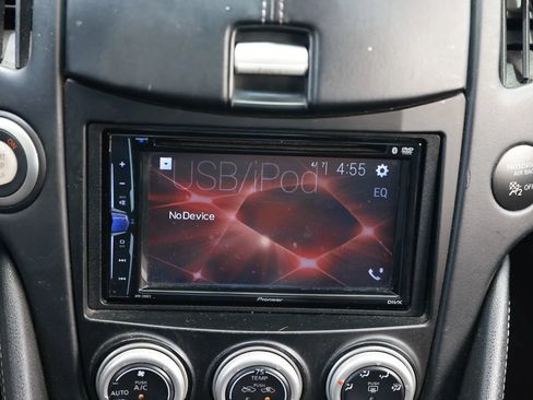 Used 2014 Nissan 370Z Coupe RWD image 28