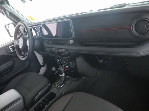 Used 2024 Jeep Wrangler Unlimited Rubicon image 27