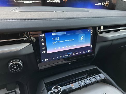 New 2025 Lincoln Navigator Reserve image 16