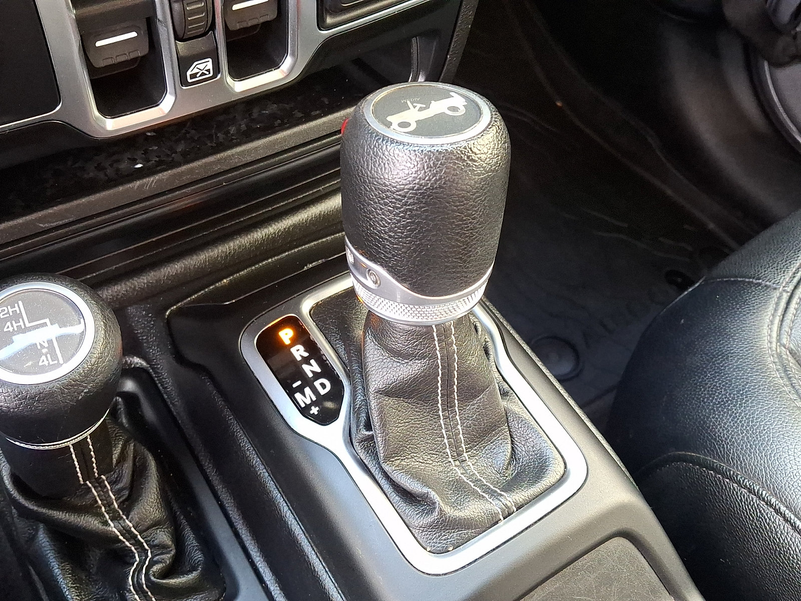 Used 2019 Jeep Wrangler Unlimited Sahara AWD/4WD image 14