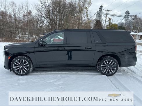 Used 2022 Cadillac Escalade ESV Sport w/ Touring Package image 2