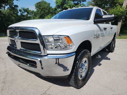 Used 2017 RAM 2500 Tradesman w/ Chrome Appearance Group AWD/4WD image 3